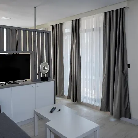 Apartment Adirama Elegant Walk To The