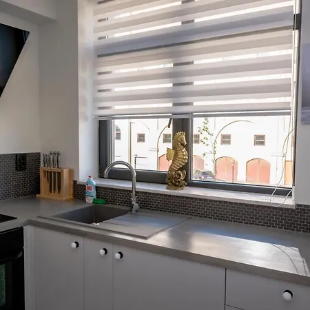 Apartment Adirama Elegant Walk To The