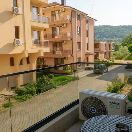 Apartment Adirama Elegant Walk To The