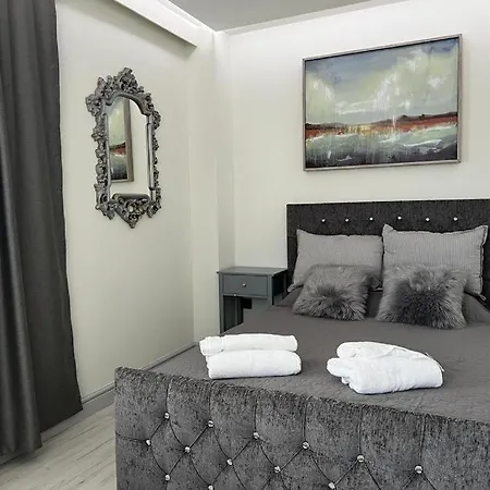 Adirama Elegant Walk To The Apartment Obzor