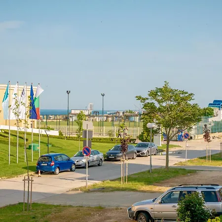 Adirama Elegant Walk To The Apartment Obzor