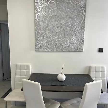 Apartment Adirama Elegant Walk To The *