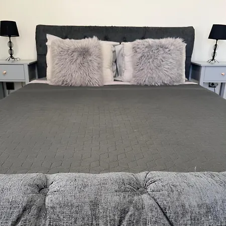 Apartment Adirama Elegant Walk To The