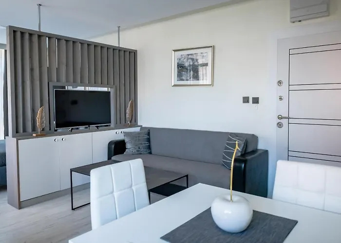 Apartment Adiramar *